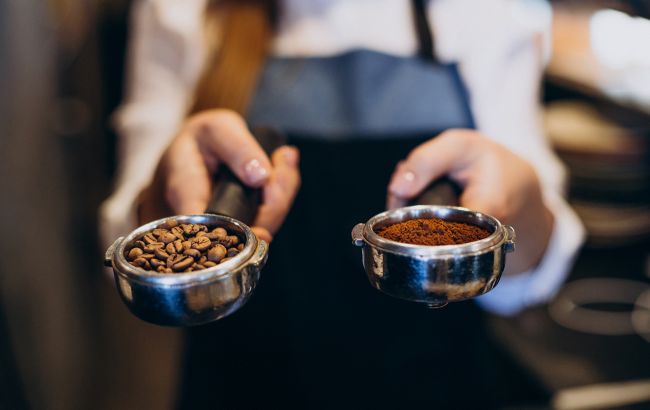 5 доступних способів використання кави для краси волосся та шкіри