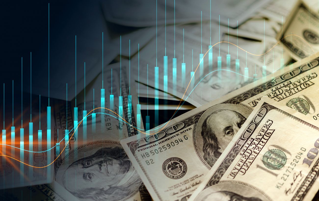 Долар продемонстрував найрізкіше падіння за три тижні: що стало причиною