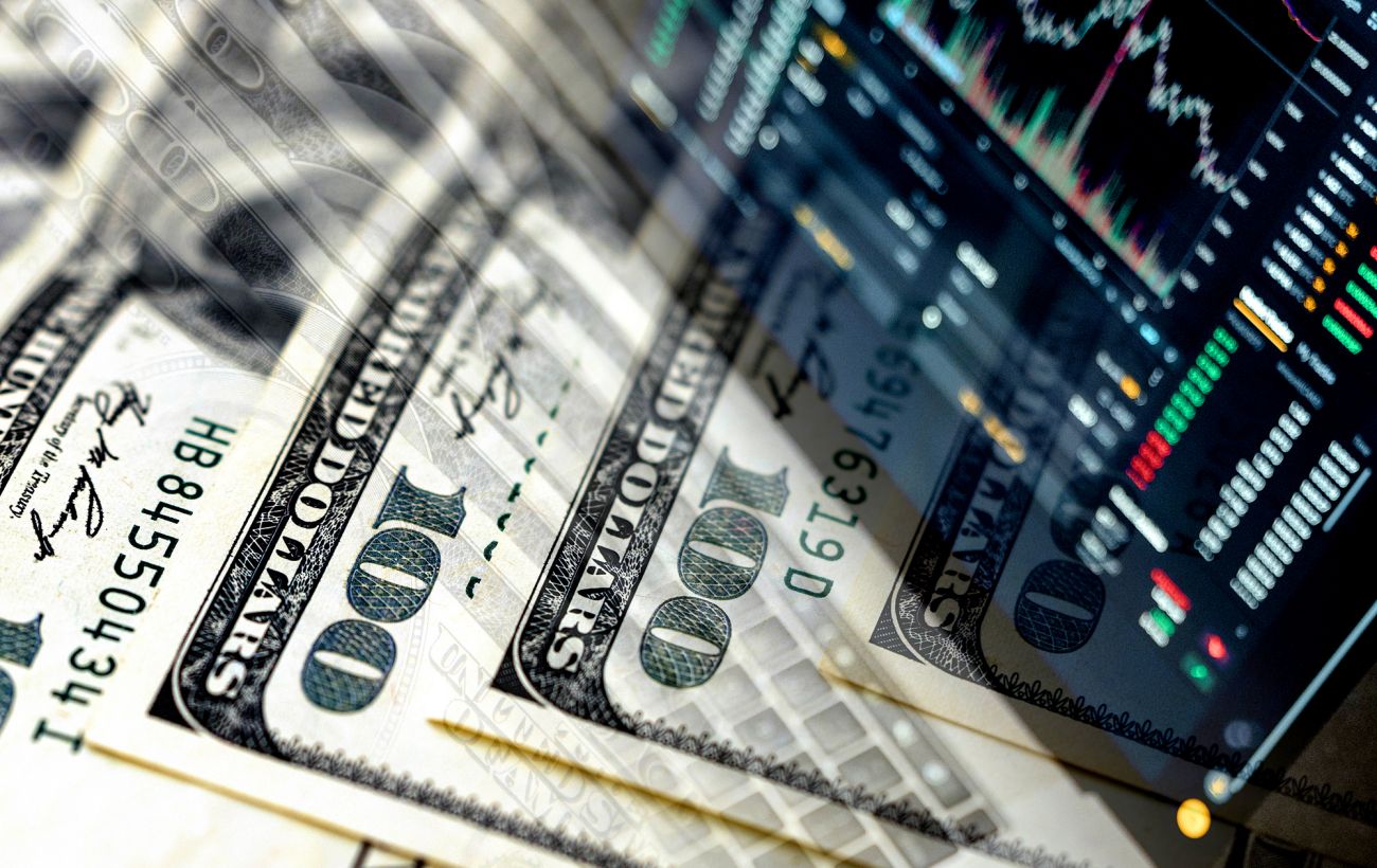 1000 доларів уже за 45 000 грн: курс валют у банках та обмінниках 17 вересня