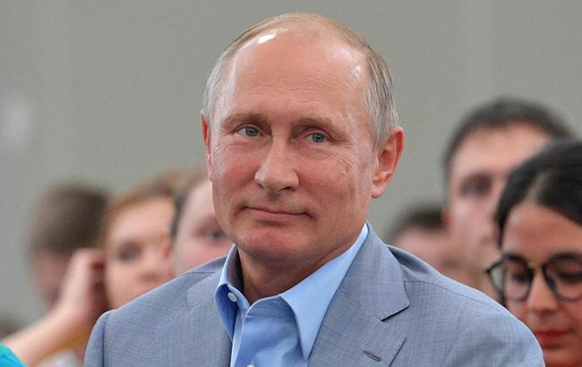 Сексизм: Путін обурив соцмережі своєю реакцією на анекдот (відео)