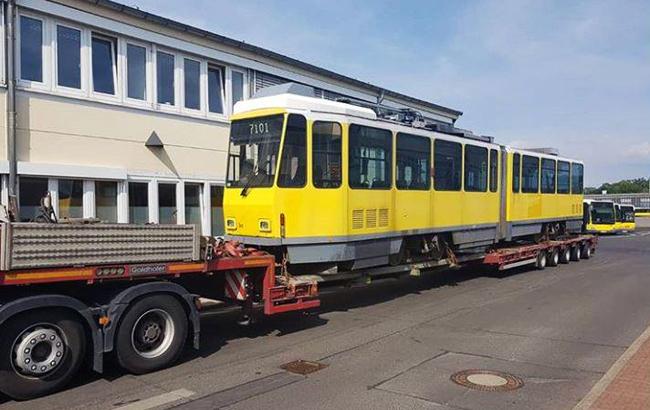 Во Львов в понедельник прибыли первые подержанные трамваи из Берлина