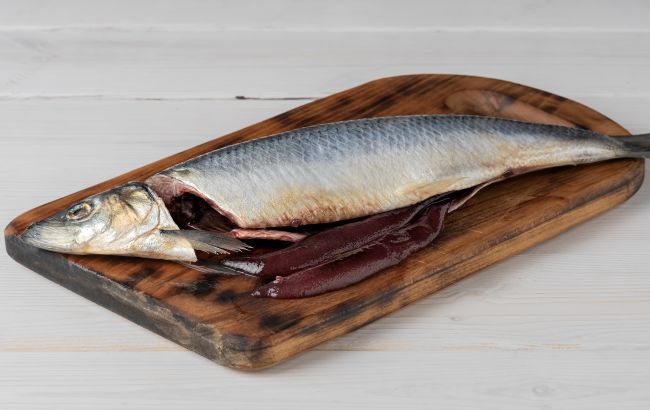 Як обрати найсмачніший оселедець з ікрою: три ознаки, про які не скажуть продавці