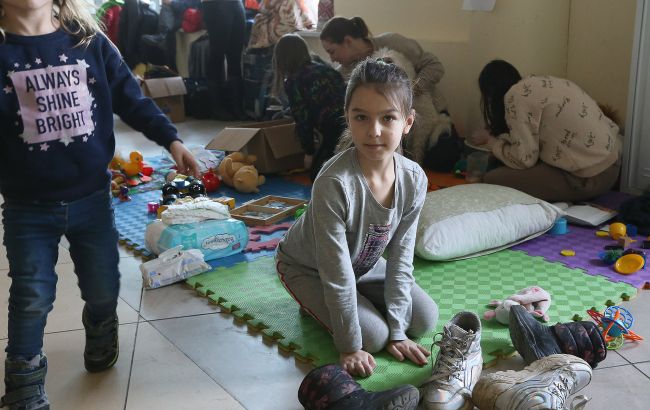 Россияне вывезли в Москву 300 детей из Луганской области. Утверждают, что "на лечение"