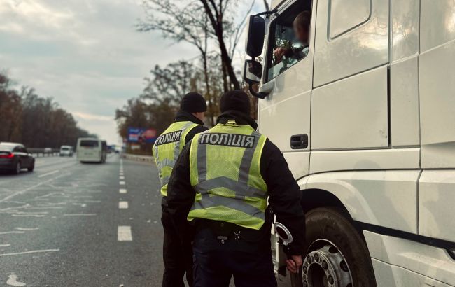 Фура протаранила блокпост под Одессой: погибли двое военнослужащих