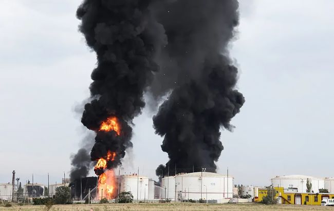 Точно в ціль: СБС показали удар дронів по нафтобазі в Криму