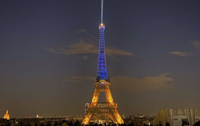 В Париже предложат сократить освещение Эйфелевой башни на фоне энергокризиса