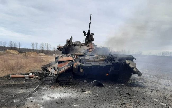 Українські десантники знищили ворожий танк, який працював по їхнім позиціям (відео)