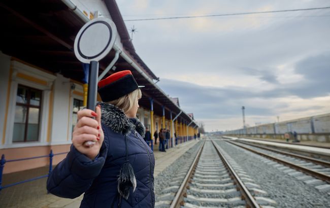 "Укрзалізниця" терміново змінює графіки руху поїздів: список рейсів, які скасували