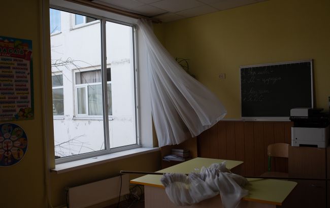 Окупанти обстріляли обласну клінічну лікарню у Херсоні: є пошкодження