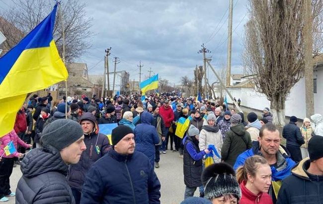 В Херсоне и Каховке жители снова устроили мирные митинги против российской оккупации