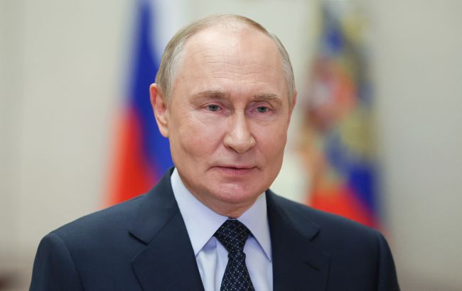 Путін приїхав в гості до союзника з кулеметником на броньовику (фото)