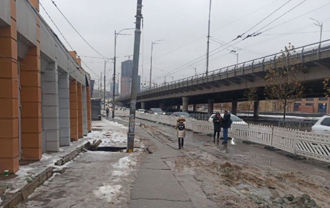 "Грунт проваливается еще больше". Как сейчас выглядит участок над Демеевской (видео)