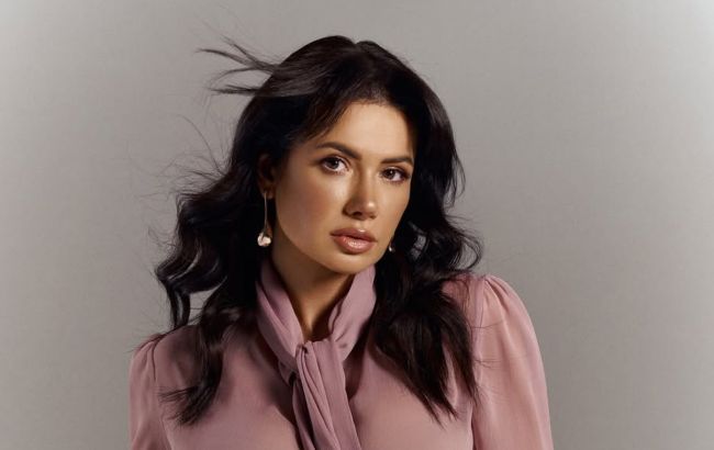 Блогерша Шаманская показала трендовые сапоги на осень: "лук", который хочется повторить