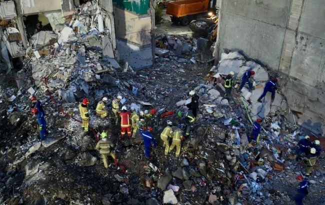 У Києві вже 16 жертв російського удару, але пошуки досі тривають