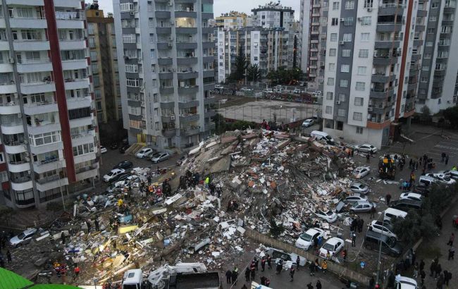 Число погибших из-за землетрясений в Турции превысило 42 тысячи