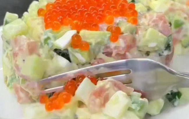 Салат с красной рыбой без майонеза: легкий рецепт для праздничного меню
