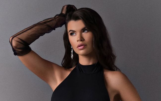 Джинсы и жакет: звезда "Холостяка" показала стильный "лук" на каждый день