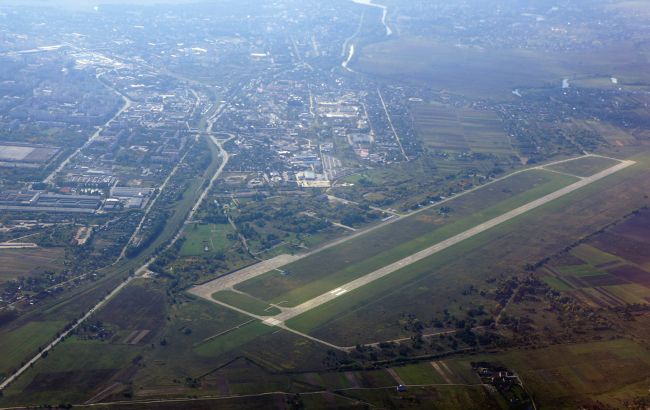 Взрыв на аэродроме в Луцке и сирены во Львове: какая ситуация на западе Украины