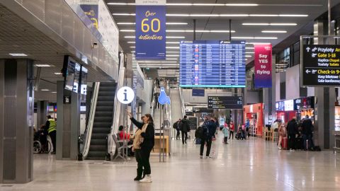 В аэропорту Гданьска перебои в авиасообщении: десятки рейсов перенаправлены