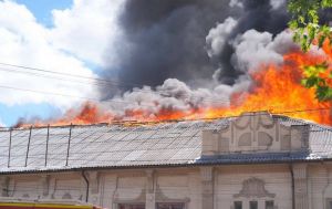 Росія вдарила балістикою по центру Запоріжжя, є постраждалі (фото)