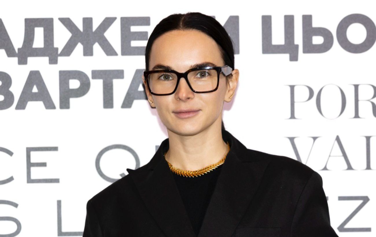 Дружина Мірошниченка показала, як носити високі чоботи та міні