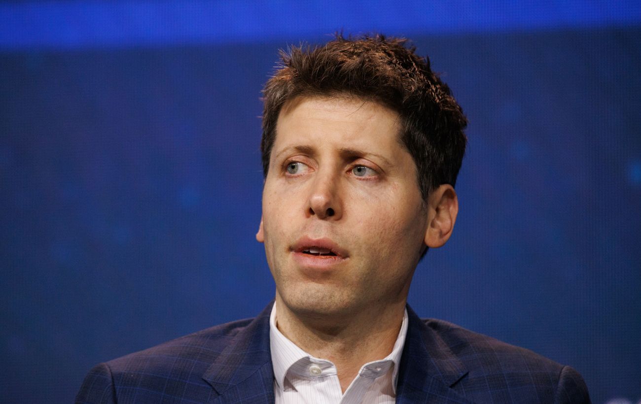 OpenAI і легендарний дизайнер Apple створюють ШІ-гаджет майбутнього без екрана