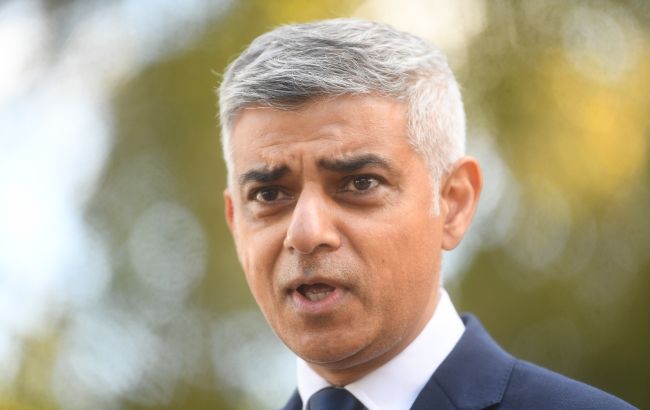 Мер Лондона змінив рішення щодо щодо передачі використаних автомобілів Україні