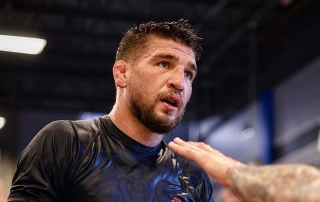 Амосов переміг Магні у видовищному бою: відео дебюту українця в UFC