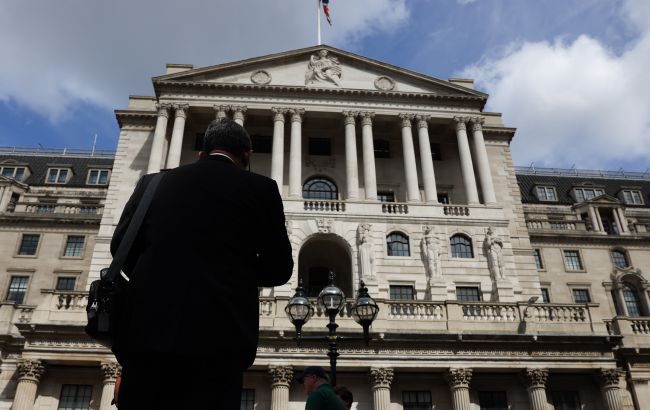 Банк Англии повысил ставку и предупредил об "очень сложных перспективах" для экономики