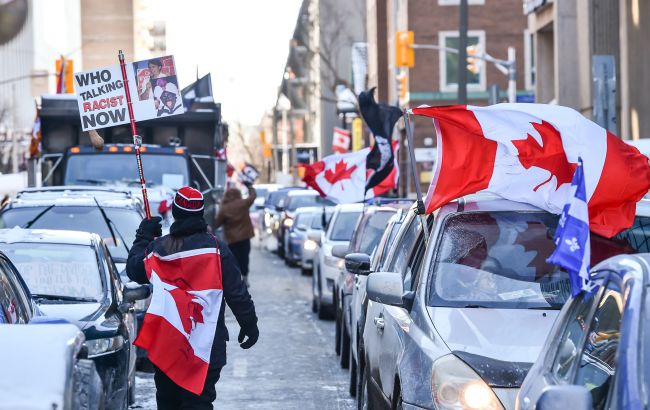 Понад сто тисяч держслужбовців вийшли на мітинги в Канаді: що вимагають