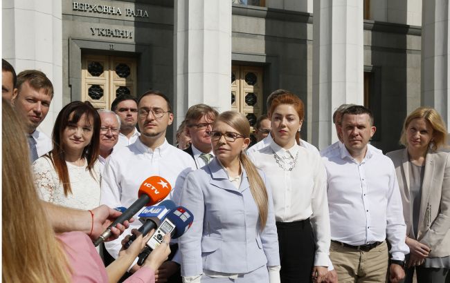 Тимошенко предлагает Зеленскому внеочередную сессию Рады