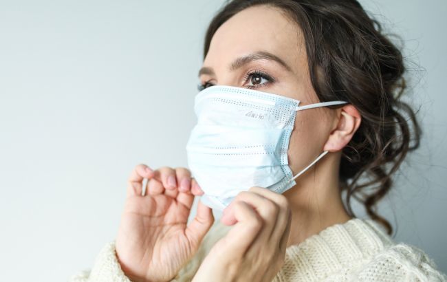 У чому небезпека використання однієї маски багато разів: справа не у коронавірусі