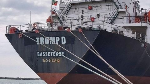 Незаконно добывавшее песок в оккупированном Крыму судно повторно арестовали