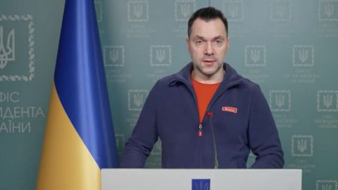 В июне-июле Украина пойдет в наступление с западным оружием. Будут ожесточенные бои, - Арестович