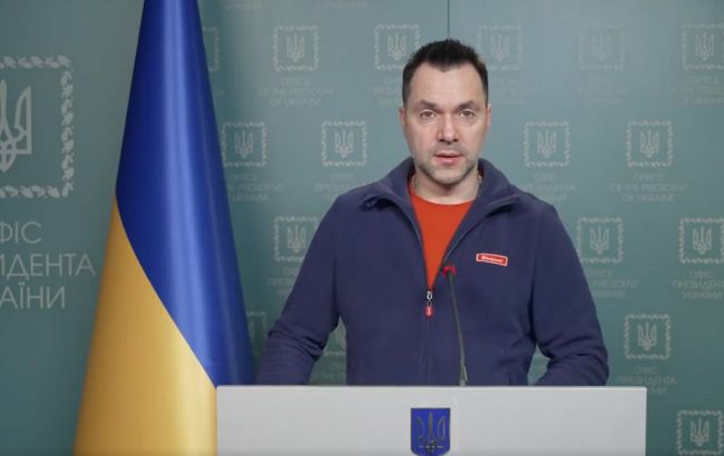 Россия ежедневно теряет по меньшей мере роту войск. Иногда больше, - Арестович
