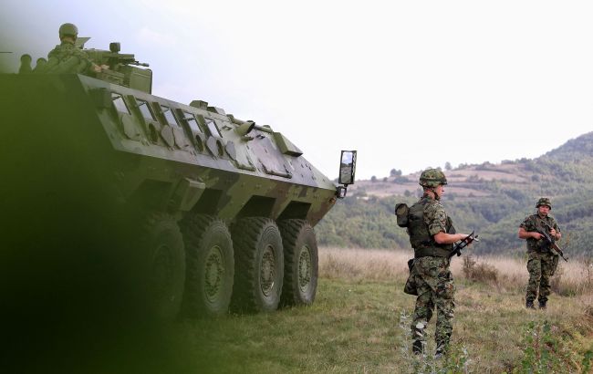 Сербия заявила о сокращении войск на границе с Косово