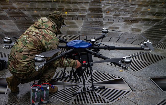 Полює вночі та може мінувати дорогу. У Міноборони показали роботу українського дрона "Кажан"