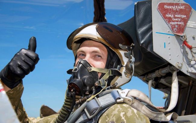 Первые группы украинских пилотов уже отправились на обучение в Британию, - Шмыгаль