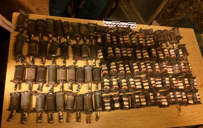 У Київській області поліція виявила великий арсенал саморобної зброї та вибухівки