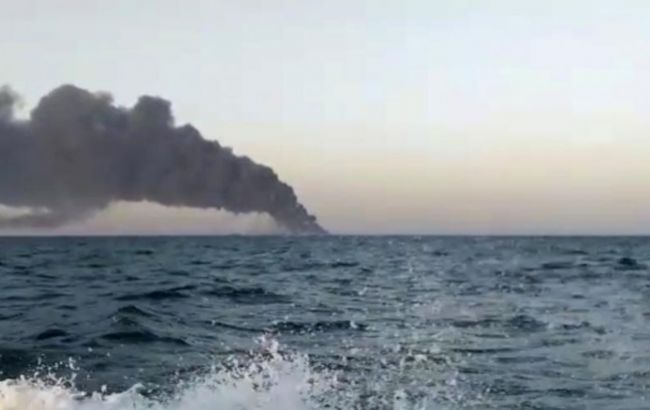Крупнейший военный корабль Ирана загорелся и затонул в Оманском заливе
