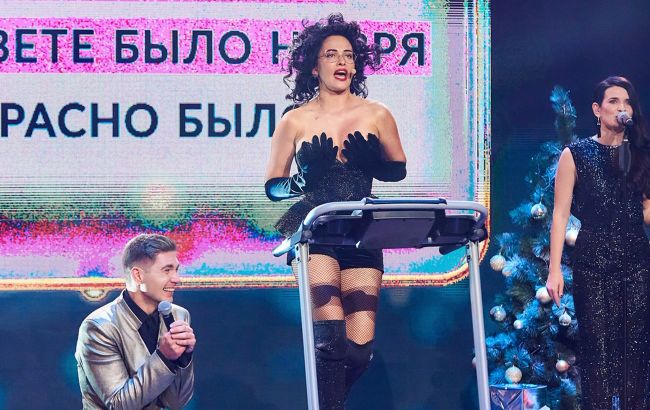 Відео дня: Даша Астаф’єва засвітила груди на зйомках новорічного шоу