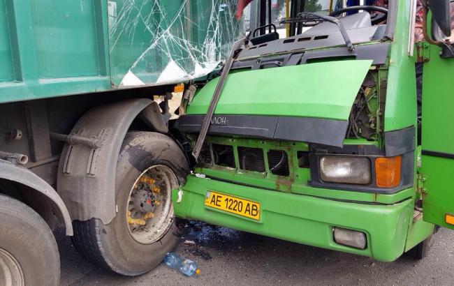 У Дніпропетровській області в аварії постраждали 22 особи