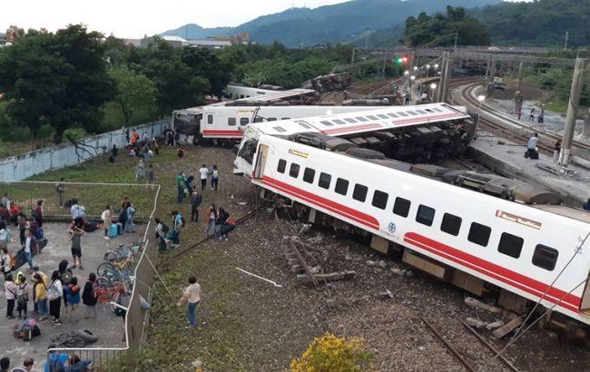 В Тайване расследуют аварию поезда, в результате которой погибли более 20 человек