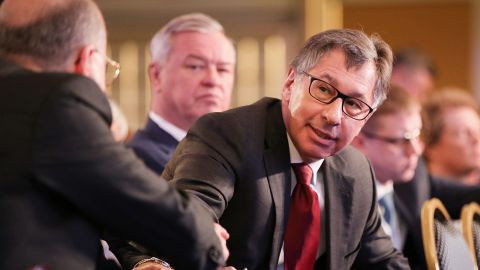 Латвия намерена лишить гражданства российского олигарха Авена