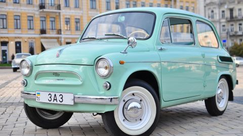 ЛАЗ наших олімпійців і кабріолет "Таврія": на OldCarLand покажуть перші українські авто