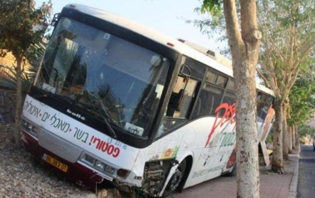В Израиле из-за столкновения автобуса с грузовиком погибли 6 человек