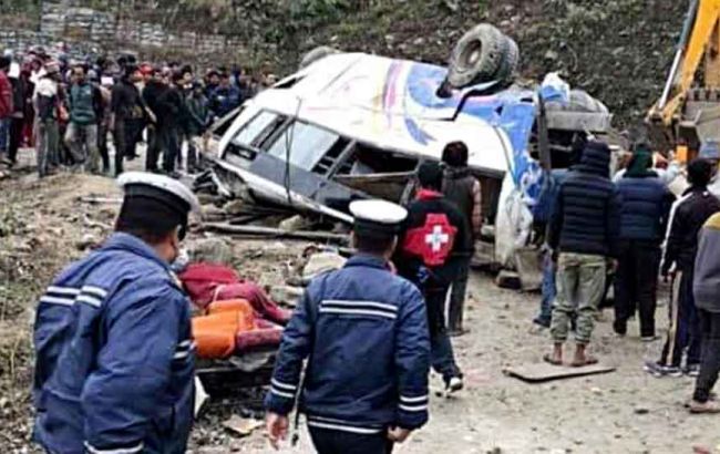 В Непале автобус с индуистскими паломниками упал в пропасть, есть жертвы