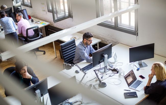 "Плюшки" или бонусы? Как работодатели мотивируют украинских айтишников оставаться в компании