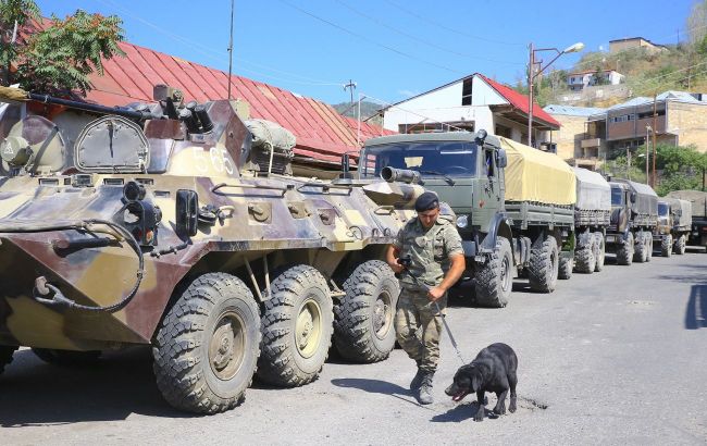 Танки, гармати та ЗРК: Азербайджан показав військову техніку, конфісковану в Карабасі