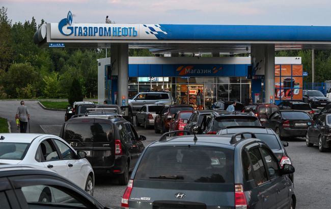 Друга хвиля паливного колапсу в РФ. Москва скуповує дорогий бензин в Азії